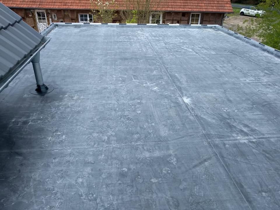 Flachdach mit Abdichtung – Carports