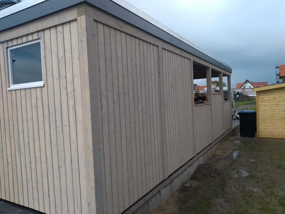 Abstellraum mit Holzfassade – Carports